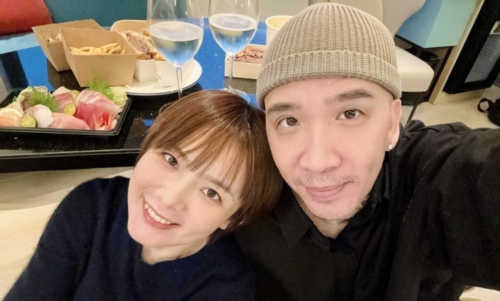 작가 진홍의(오른쪽)와 아내 천페이젠. SNS 캡처