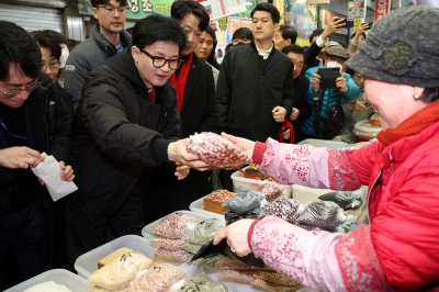 “충청 사랑 없이 못 이겨”…한동훈, ‘4년 전 전패’ 청주 표심 공략