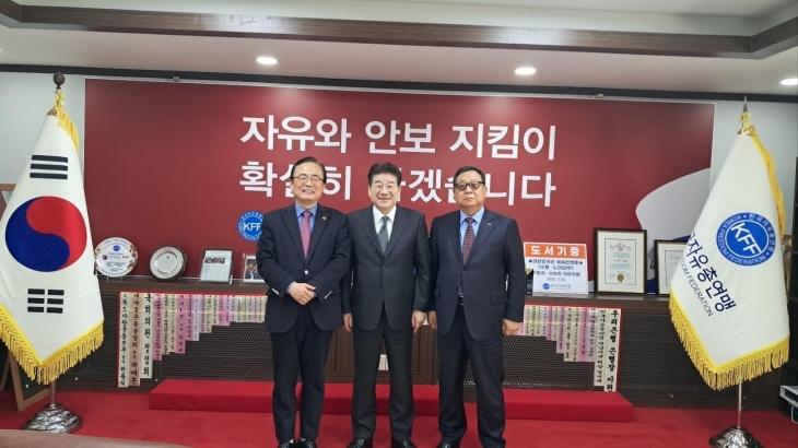 한국자유총연맹 서울시지부를 방문한 김형재 의원(왼쪽 첫 번째)