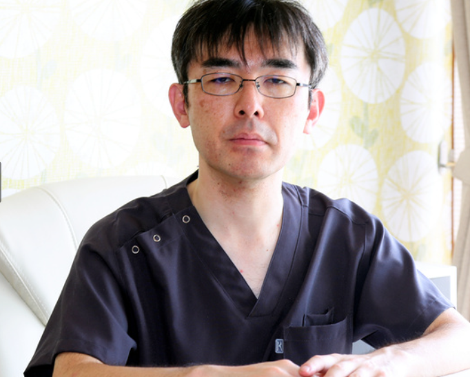 난치병을 앓는 환자의 부탁으로 약물을 주입해 숨지게 한 의사 오쿠보 요시카즈에게 일본 법원이 징역형을 선고했다. SNS