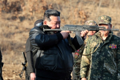 [포토] 김정은, 서부지구 중요작전훈련기지 시찰