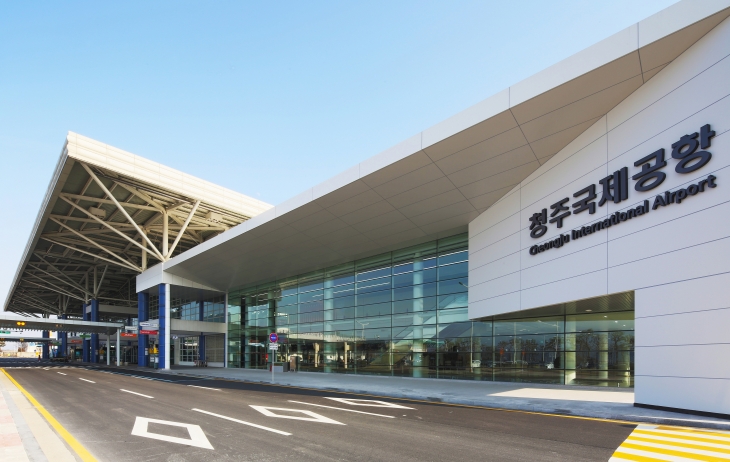 청주시 청원구 내수읍에 위치한 청주국제공항 전경.  충북도 제공