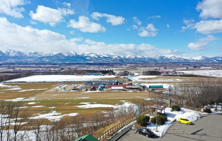 일본 홋카이도의 오비히로 일대 풍경. 너른 도카치 평야와 눈 덮인 히다카산맥의 모습이 장쾌하다.