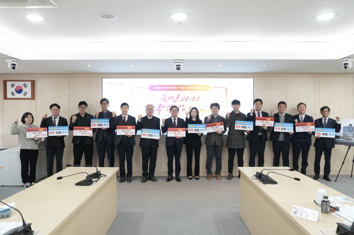 충남 천안시와 대학, 연구기관, 치과계 등의 관계자들이 윤석열 대통령 공약인 ‘국립치의학연구원’ 천안 설립을 촉구하고 있다. 시 제공