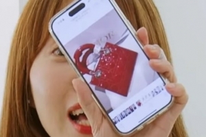 “한소희 얼굴 지분 100%”라는 女…840만원 ‘명품백’ 선물 자랑