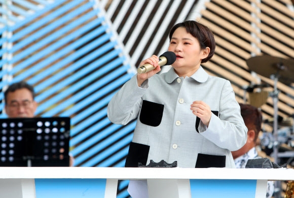 지난 2022년 9월 ‘전국노래자랑’ 첫 진행하는 김신영의 모습. 2022.9.3 연합뉴스
