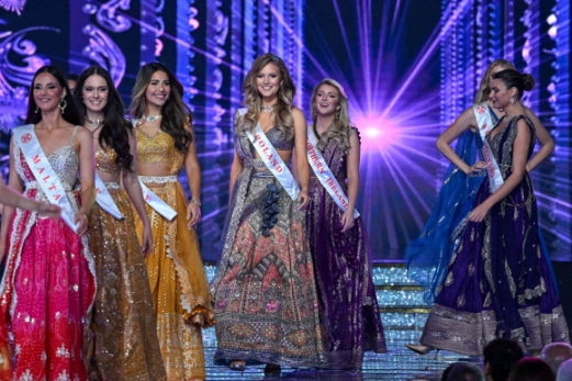 Contestants take part in the grand finale of the 71st Miss World pageant at the Jio World Convention Centre in Mumbai on March 9, 2024. AFP 연합뉴스