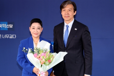 ‘이재명 등장곡’ 불렀던 가수 리아, 조국혁신당 입당