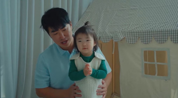 개그맨 장동민(왼쪽)이 유튜브 채널 ‘장동민과 아이들’을 통해 딸 지우 양과의 일상을 공개했다. 유튜브 ‘장동민과 아이들’ 캡처