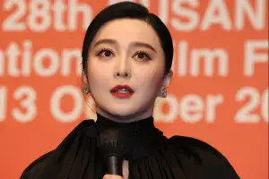 유명 여배우, 스타일리스트와 열애설…‘백화점서 함께’