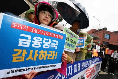 87세 고객 “안 들려요” 직원 “그냥 ‘이해했다’ 하면 돼요”