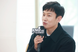 “RM 대신 저 택해 감사” 신화 김동완 오페라 깜짝 데뷔