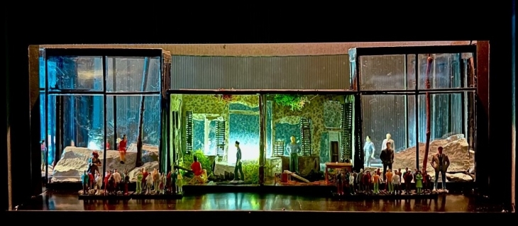 국내 초연되는 영국 현대 오페라 ‘한여름 밤의 꿈’ 무대 모형. 스테판 메이어 무대감독은 오페라 무대를 박스 형태의 구조로 나눠 극 전개에 따라 숲과 집 내부, 마을 등을 등장시키는 방식으로 디자인했다. 국립오페라단 제공