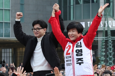 김영주와 함께 野텃밭 찾은 한동훈 “내가 소모되더라도 기꺼이 싸울 것”