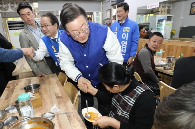 충청 찾은 이재명 “못 살겠다고 생각하면 1번 찍어야”