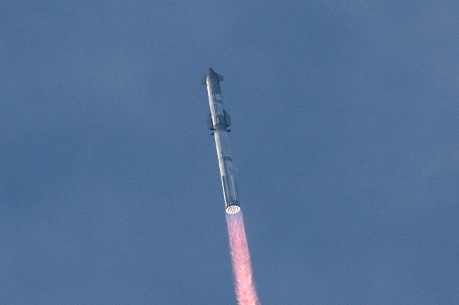 14일(현지시간) 스페이스X의 스타십 시험비행 발사 모습. AFP 연합뉴스