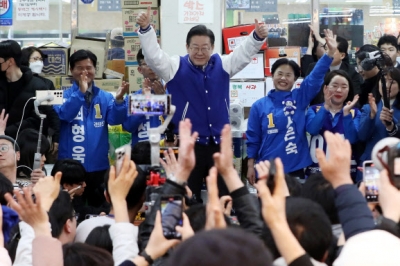 부산 찾은 이재명 “가덕도 신공항·북항 재개발·경부선 지하화 완수”