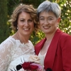 커밍아웃·체외수정… 호주 첫 성소수자 장관 결혼하던 날