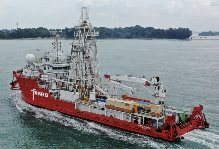 덴마크 CIP가 특수 조사 선박을 이용해 흑산면 해양 일원의 지반조사를 실시하고 있다.