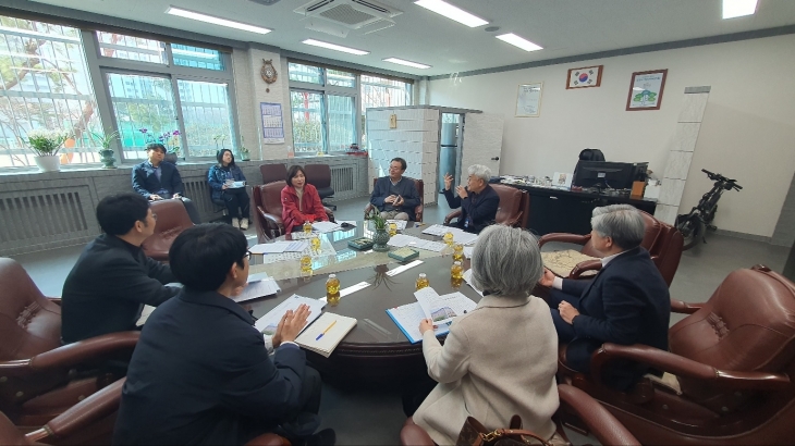 지난 15일 휘경공고를 방문해 반도체 마이스터고 전환 준비 현황을 점검, 학교 관계자로부터 현장 의견을 청취한 심미경 의원