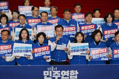 조국당 ‘지민비조’ 돌풍 맞서… ‘더불어몰빵’ 견제구 던지는 민주