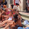 “너무 더워 에어컨 좀”…학생들 비키니 입고 시위한 이 나라