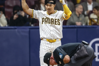 “하성, 인사해!” 홈플레이트를 슥슥… MLB 심판의 특별한 배려