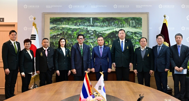 21일 서울의 우수 정책 벤치마킹과 우호협력 강화를 위해 방한한 태국 방콕시의회 대표단을 접견한 김현기 의장