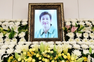 이선균 수사정보 유출 혐의 경찰관, 마약계 아니었다…긴급체포