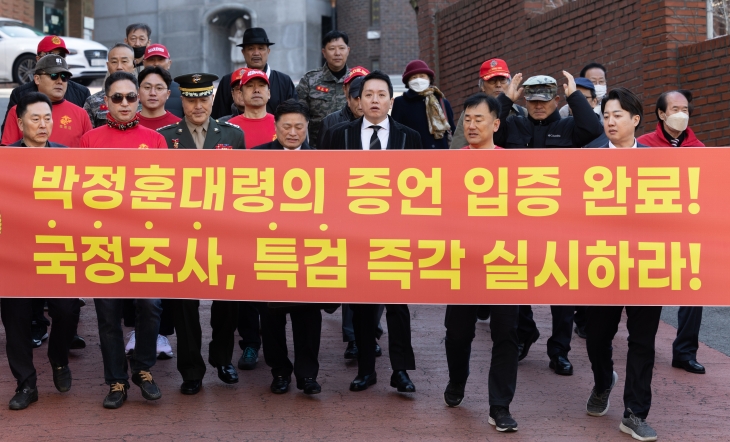 기자회견장으로 향하는 박정훈 전 수사단장