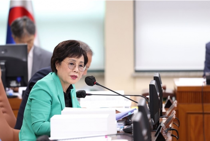 교통위원회 업무보고에서 우이신설연장선 사업 질의하는 이경숙 의원