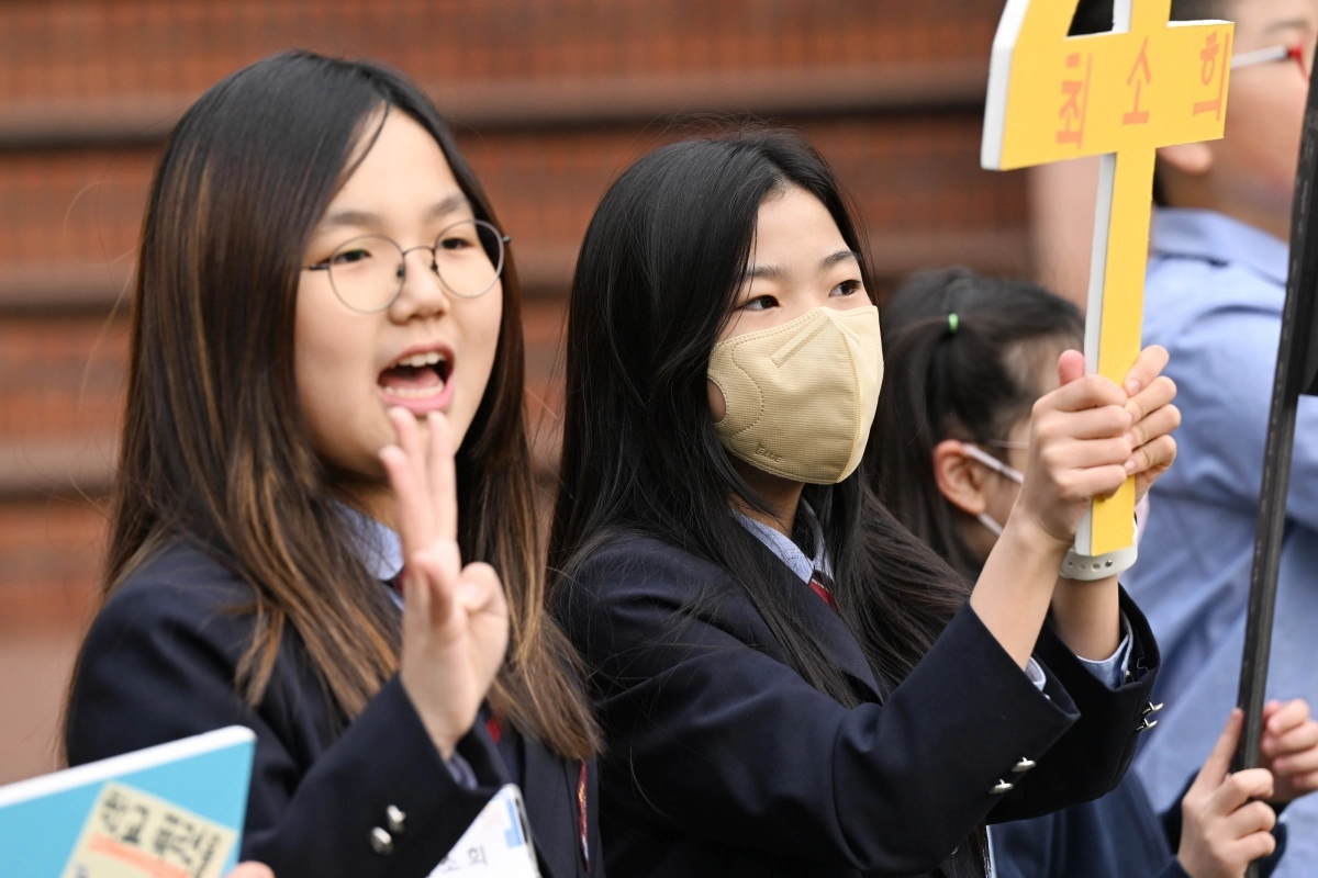 서울 강북구 영훈초등학교 학생들이 학생회장 선거를 앞두고 19일 교내에서 선거운동을 하고 있다. 2024.3.19 홍윤기 기자