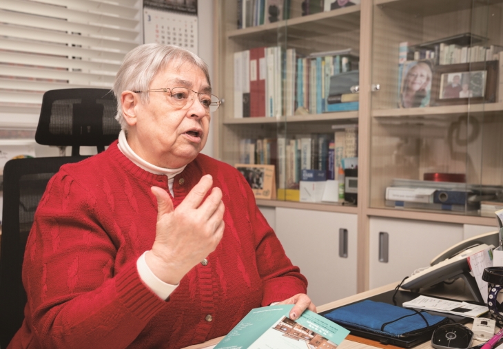 49년째 서울 금천구 시흥동에서 저소득 환자를 돌봐온 배현장 원장.   금천구 제공 49년째 서울 금천구 시흥동에서 저소득 환자를 돌봐온 배현장 원장.   금천구 제공