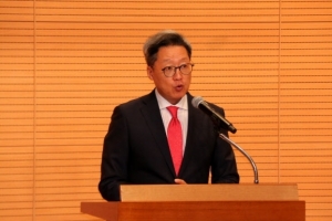 정재호 주중대사 ‘직원 갑질’ 신고 당해…외교부 조사 착수