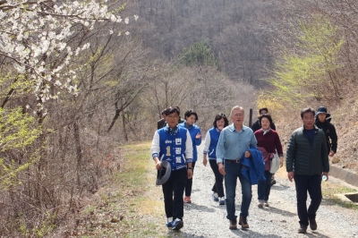 文, 낙동강 벨트 지원·조국당도 응원 …朴·MB는 보수 결집 조력