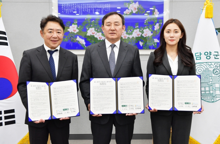 담양군이 27일 가나종묘, 히마와리와 기능성 토마토 루비벨의 일본 시장 개척을 위한 업무협약을 하고있다.