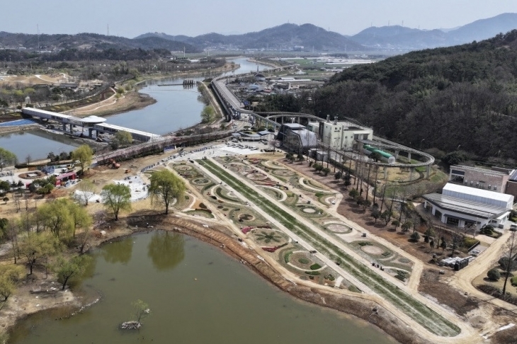 다음달 1일 순천만국가정원 개막식이 열리는 길이 170m의 ‘스페이스 허브’. 순천시 제공