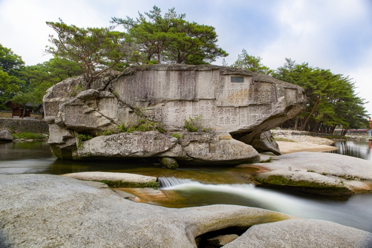 맑은 계곡과 아름다운 풍광이 어우러진 거창수승대관광지. 2024.3.29. 거창군 제공