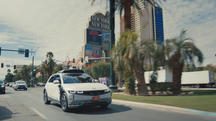 현대자동차의 자율주행차인 ‘아이오닉5 로보택시’의 운전면허시험 통과 영상 속 장면. 현대자동차 제공