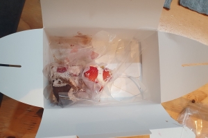 “벌레 있다” 환불해줬더니 케이크는 거의 다 먹고 돌려보내