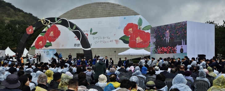 한덕수 국무총리는 3일 오전 10시 제주4·3평화공원 위령제단·추념광장에서 제주4·3사건 희생자의 넋을 위로하는 제76주년 제주4·3희생자 추념식을 거행하는 자리에서 추념사를 하고 있다. 제주 강동삼 기자