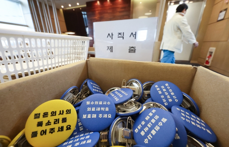 계속 떠나는 의대 교수들