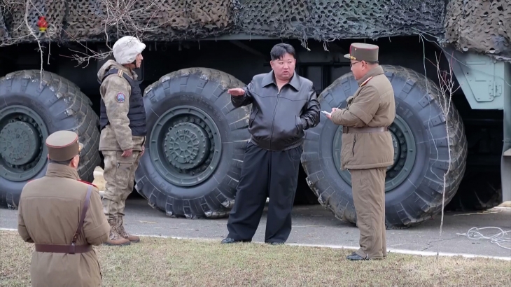 김정은, 극초음속 미사일 시험발사 지도