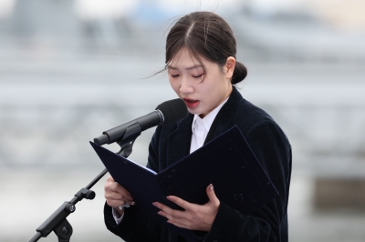 “아빠 벌써 봄이네”…네티즌 울린 천안함 영웅 막내딸 편지