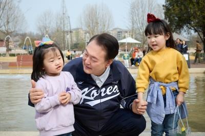 尹 지지율 37.3%, 6주 만에 반등…수도권, 60·20대서 올라