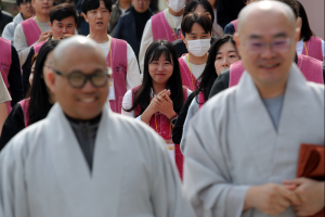 “스님 옆에서 단체미팅”…외로운 男女 20명, ‘나는 절로’ 결과는