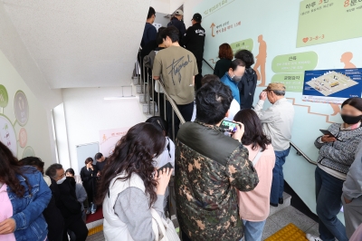 거제서 후보 찍은 투표용지 공유… 경남선관위 “조사중”