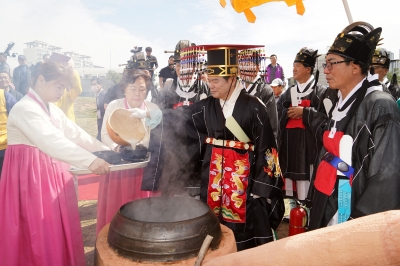 설렁탕 나눠 먹고, 풍년 기원하고… 동대문 ‘선농대제’ 더 풍성해졌다