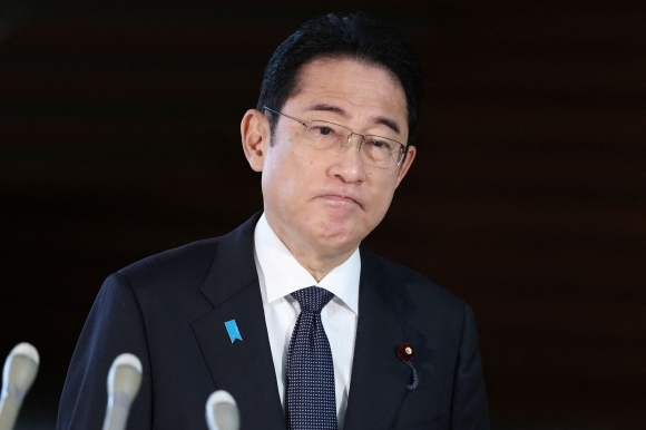 기시다 후미오 일본 총리가 지난 5일 도쿄 총리 관저에서 외신들과 인터뷰를 하고 있다. 뉴시스