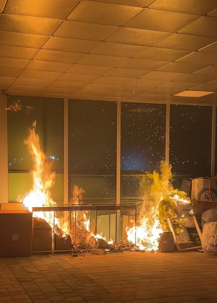 15일 0시 32분쯤 경남 양산시 물금읍 한 대학교 6층짜리 실험실 건물 1층에서 불이 났다. 2024.4.15. 경남소방본부 제공